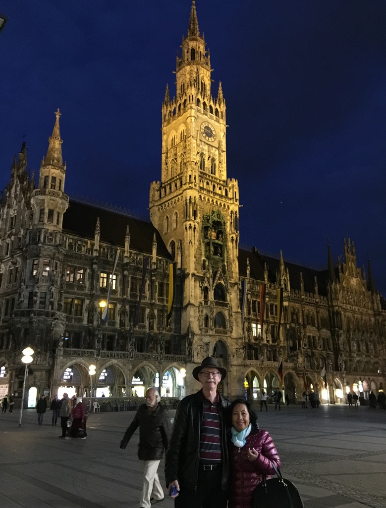 Bob and Nella and Neues Rathaus